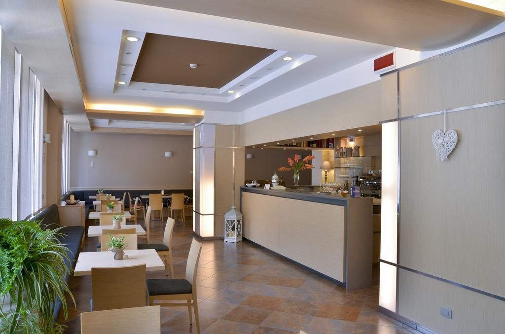 Vital Hotel Flora โกมาโนแตร์เม ภายนอก รูปภาพ