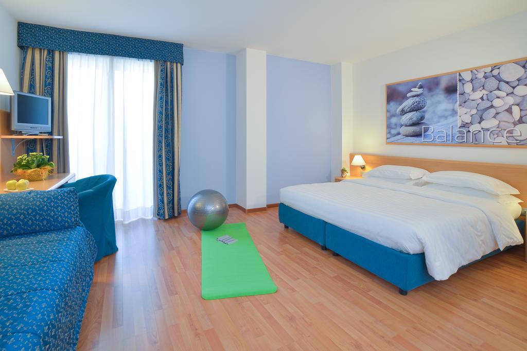Vital Hotel Flora โกมาโนแตร์เม ภายนอก รูปภาพ