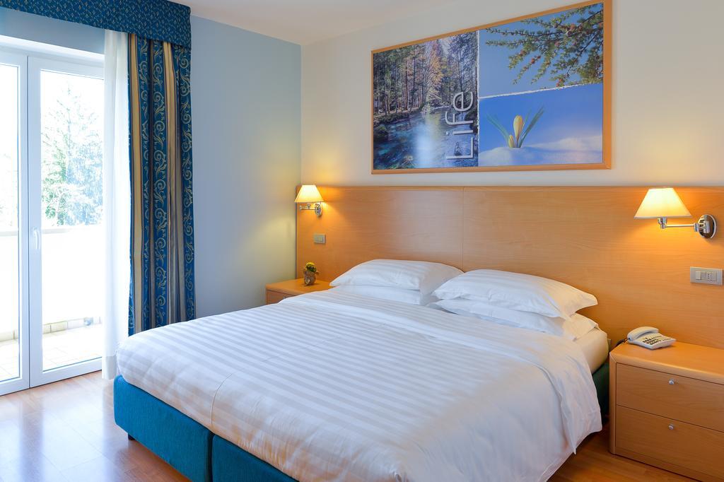 Vital Hotel Flora โกมาโนแตร์เม ภายนอก รูปภาพ
