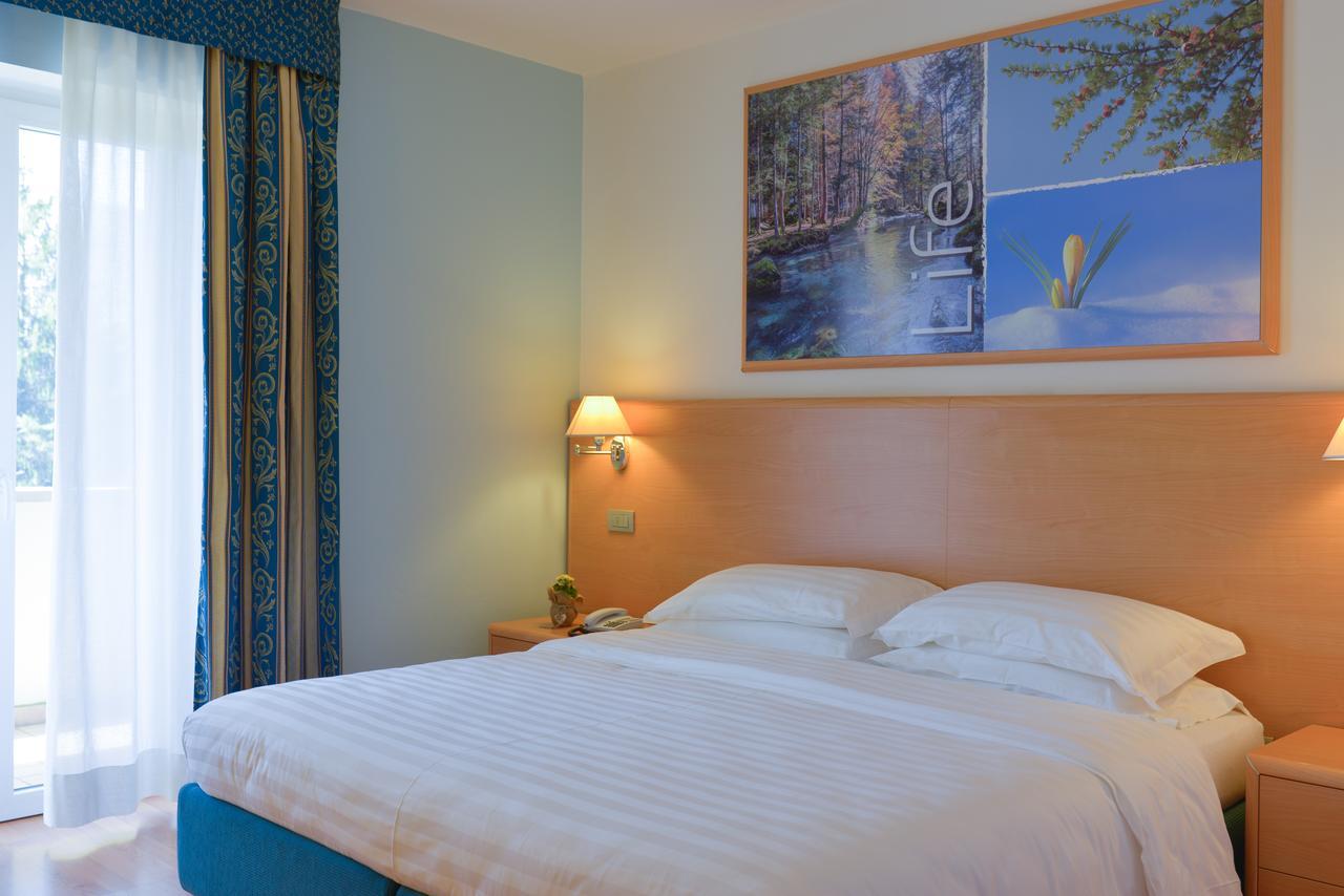 Vital Hotel Flora โกมาโนแตร์เม ภายนอก รูปภาพ
