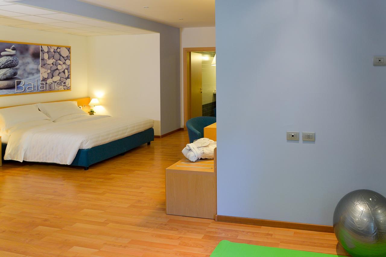 Vital Hotel Flora โกมาโนแตร์เม ภายนอก รูปภาพ