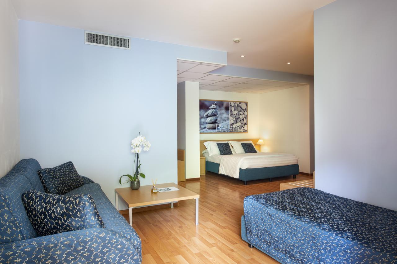 Vital Hotel Flora โกมาโนแตร์เม ภายนอก รูปภาพ