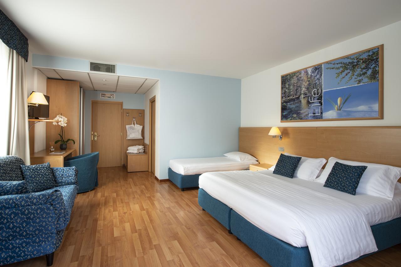 Vital Hotel Flora โกมาโนแตร์เม ภายนอก รูปภาพ